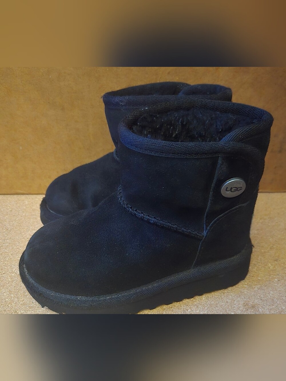 UGG Kids Classic Short Boot - Black Suede Size 7